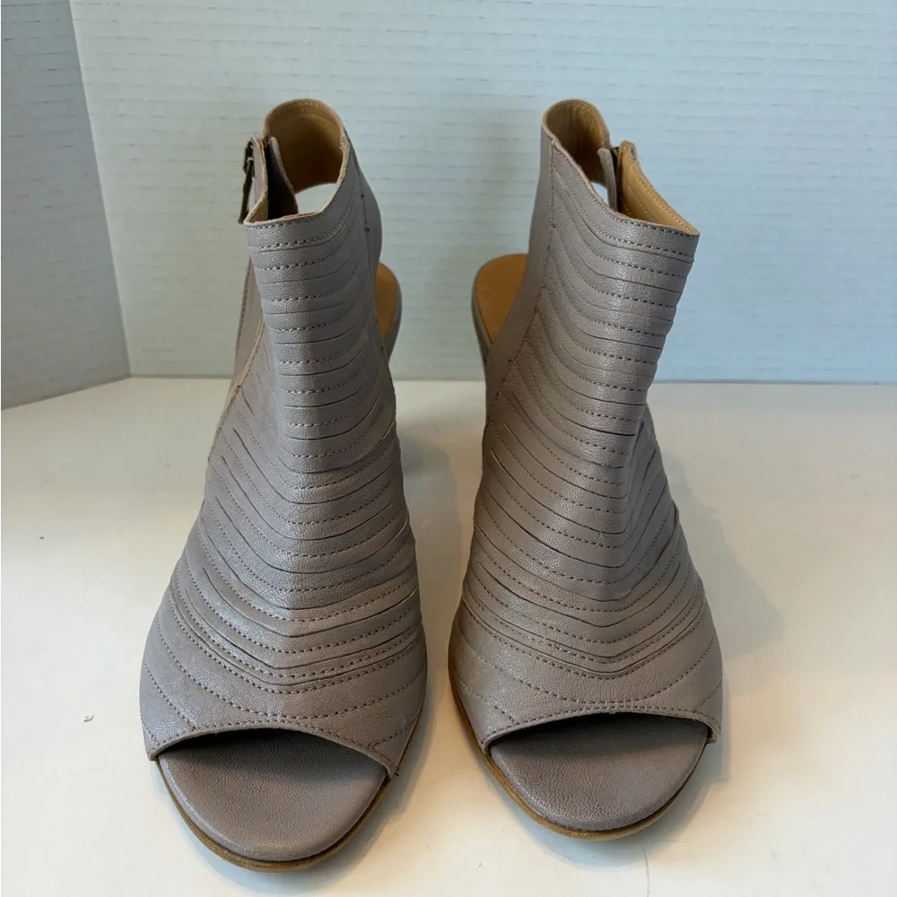 Fabianelli women’s beige side zip heeled sling back booties‎ size 9